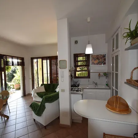 By Maggiore With Garden Views بيت للعطل فيربانيا