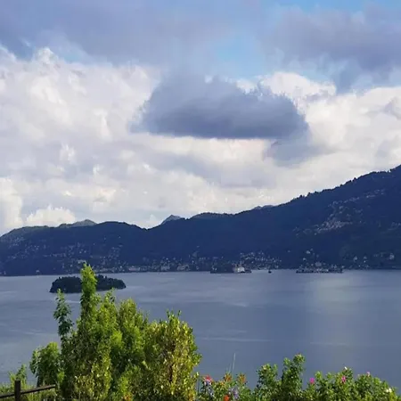 By Maggiore With Garden Views Vakantiehuis Verbania