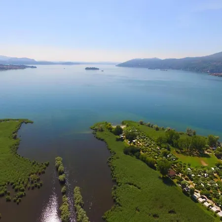 By Maggiore With Garden Views Vakantiehuis