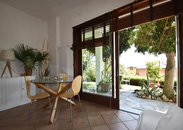 By Maggiore With Garden Views Feriehus *