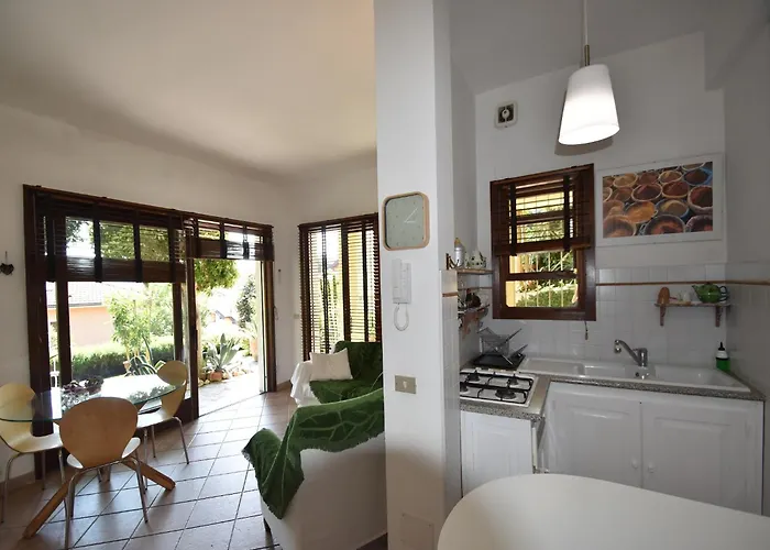 By Maggiore With Garden Views Feriehus