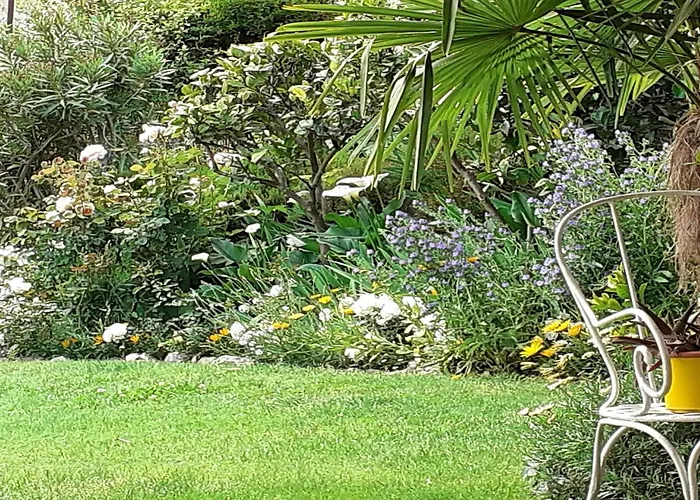 By Maggiore With Garden Views Feriehus