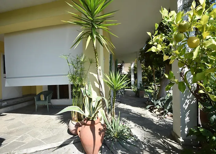 Feriehus By Maggiore With Garden Views